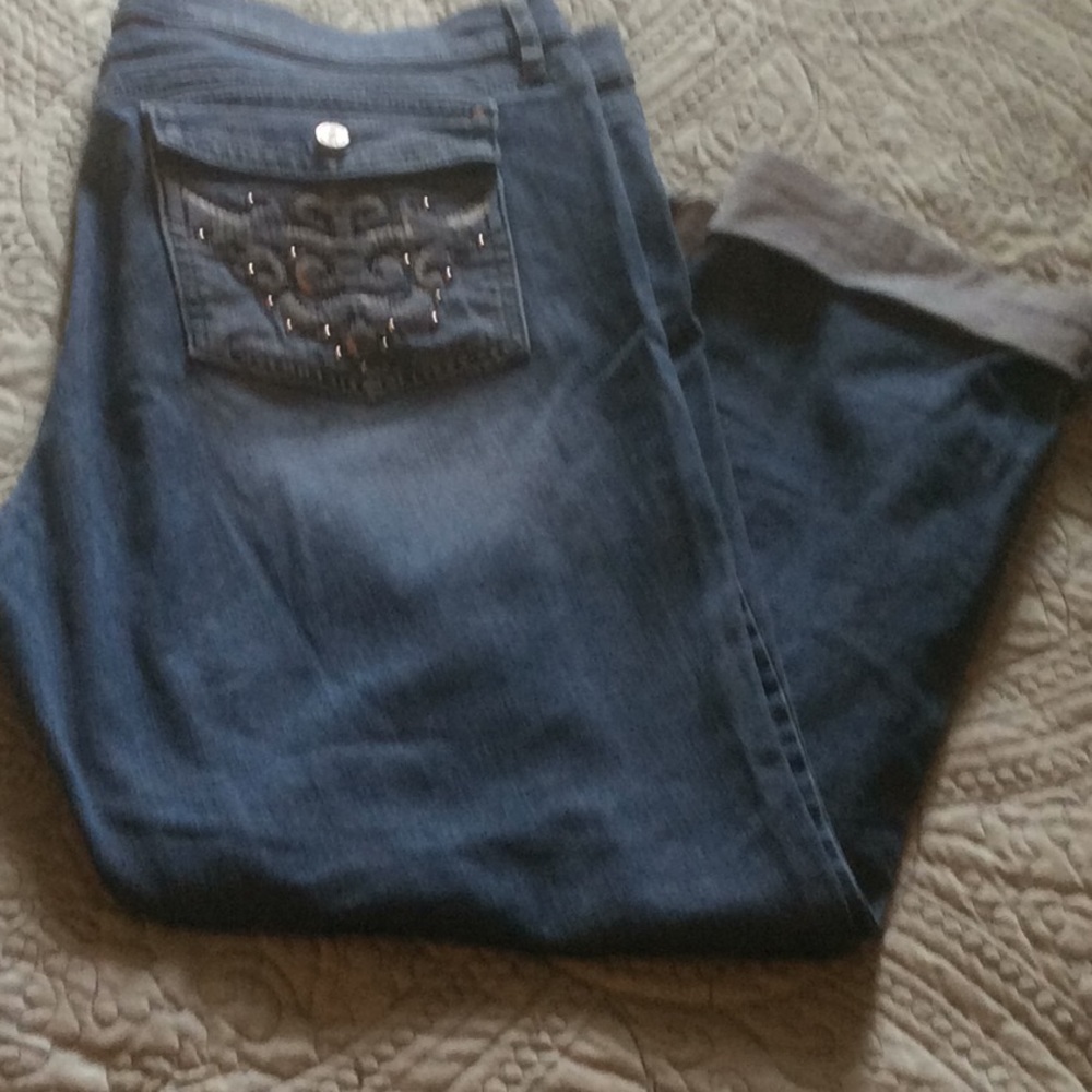 White House Black Market capris